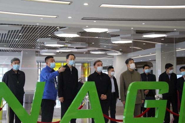 天下人大常委会副委员长艾力更?依明巴海到asiagame通州项目开展科普法执法检查